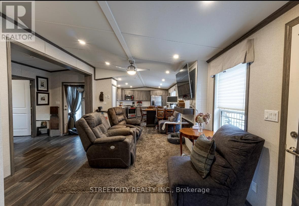 8 - 22790 AMIENS ROAD photo 5