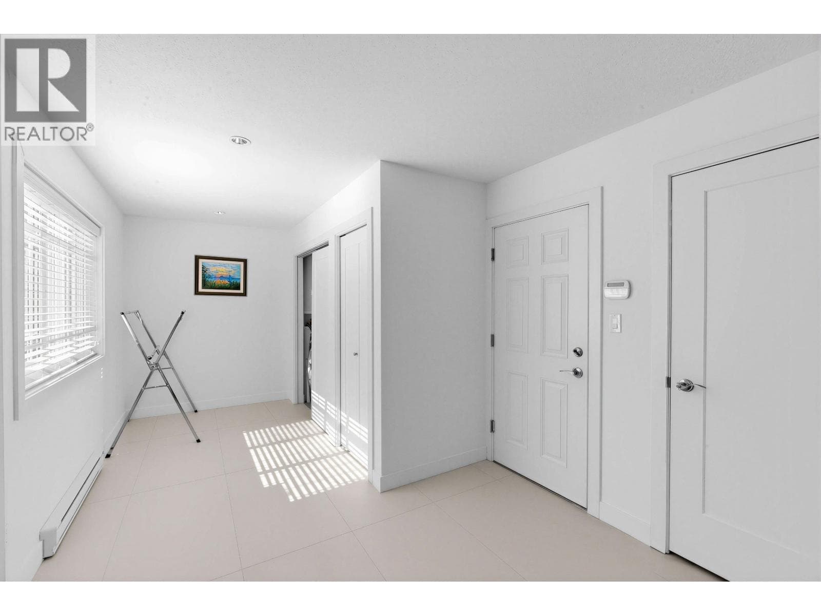 9 7199 MOFFATT ROAD photo 3