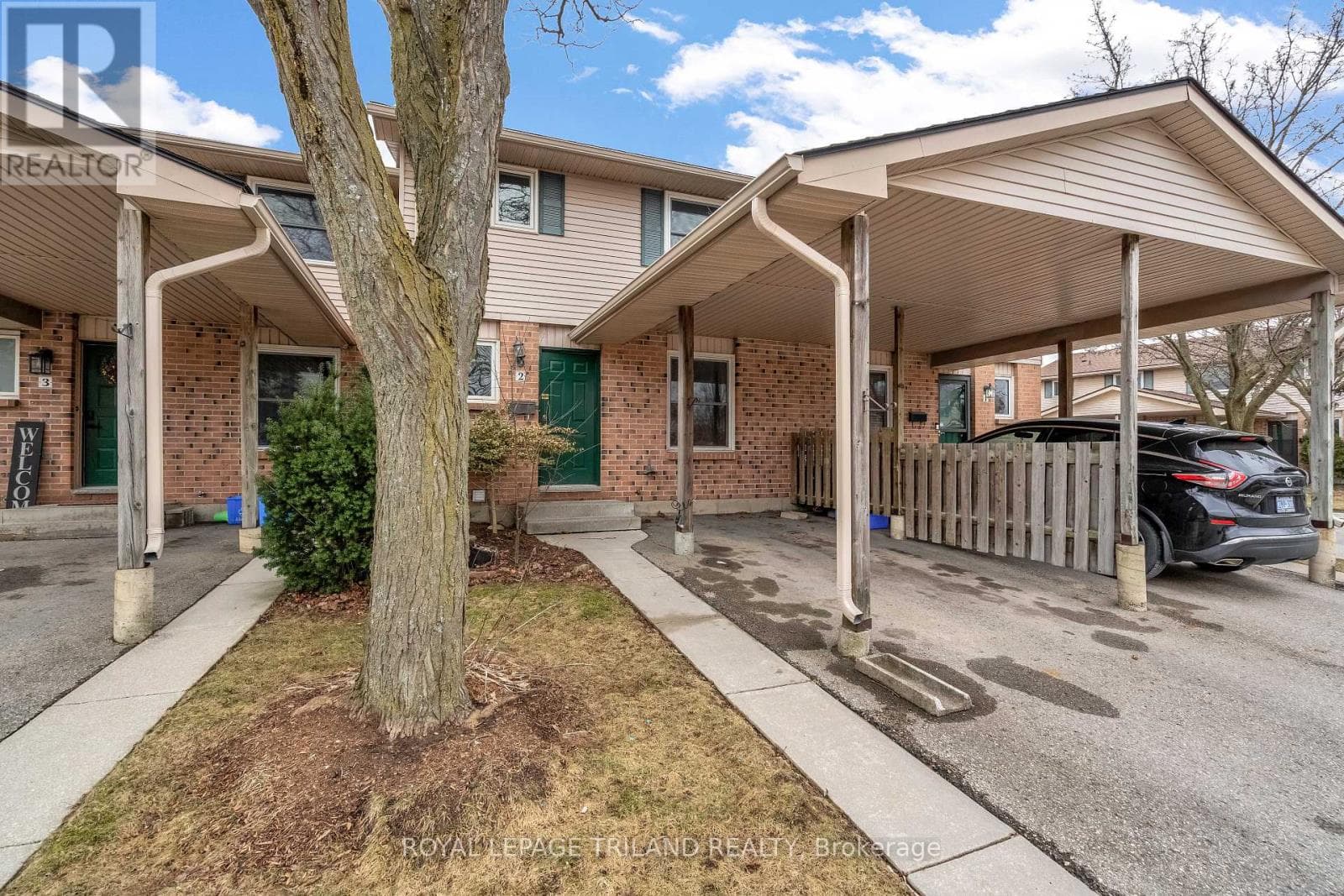 2 - 160 CONWAY DRIVE photo 2