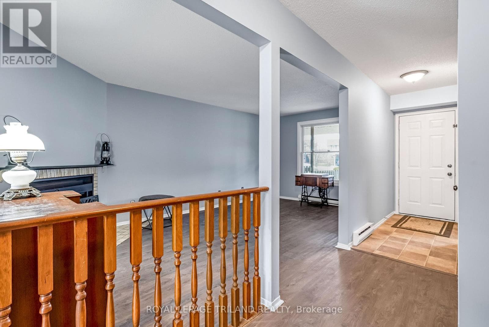2 - 160 CONWAY DRIVE photo 5