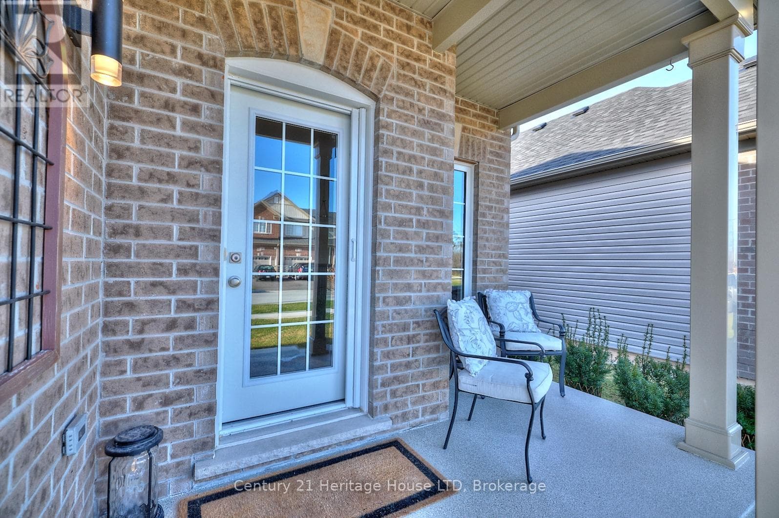 394 HUMMEL CRESCENT photo 2