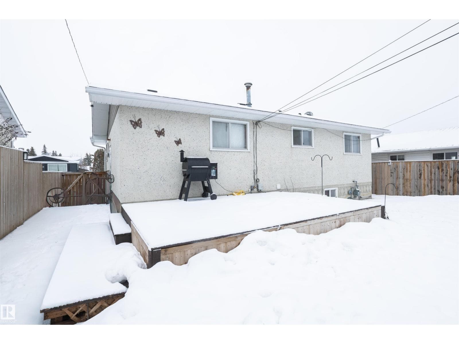 4420 56 AV photo 8