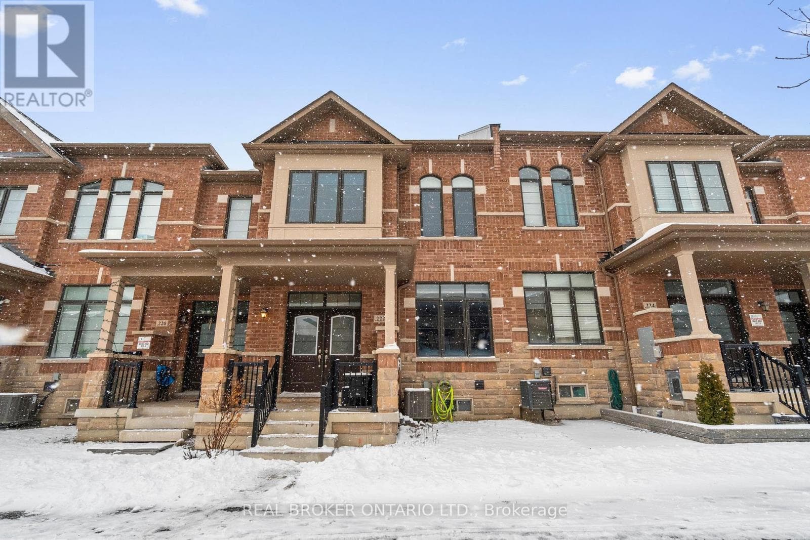 222 CORONATION ROAD photo 2