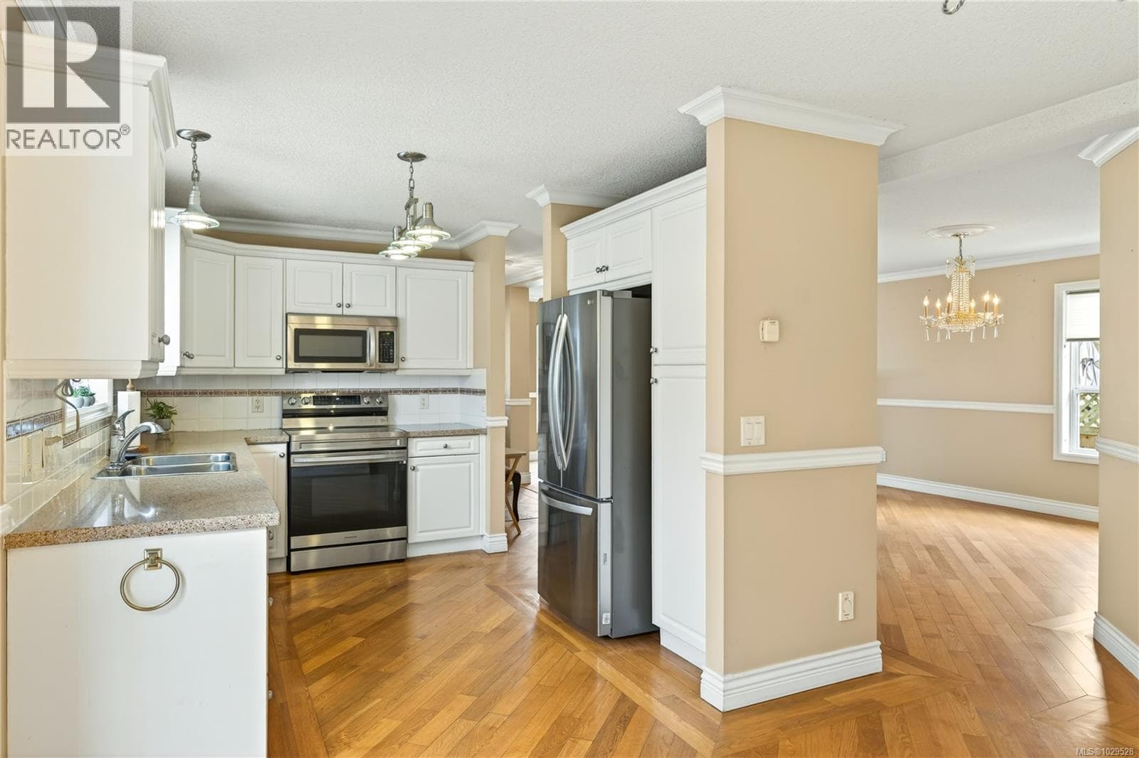 3983 Valewood Dr photo 3