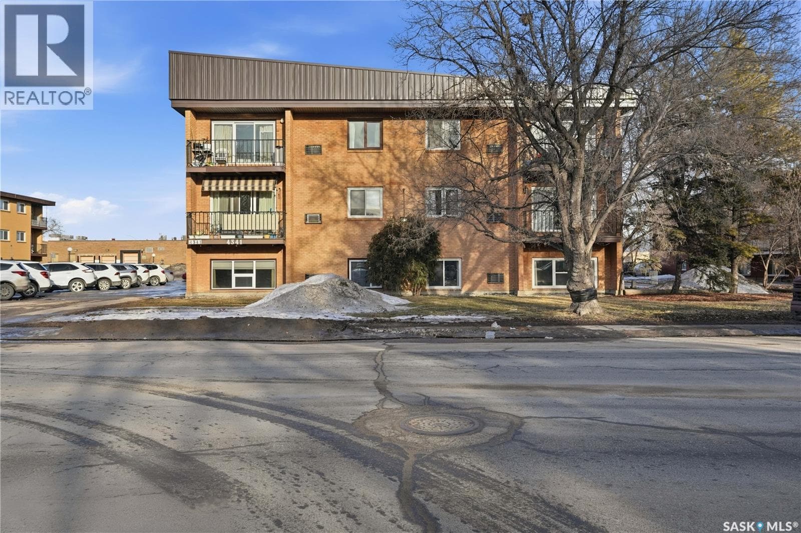 1 4341 Rae STREET photo 2