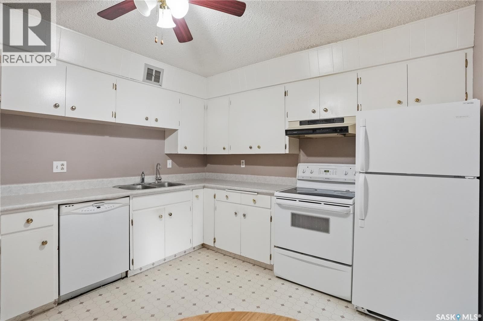 1 4341 Rae STREET photo 4
