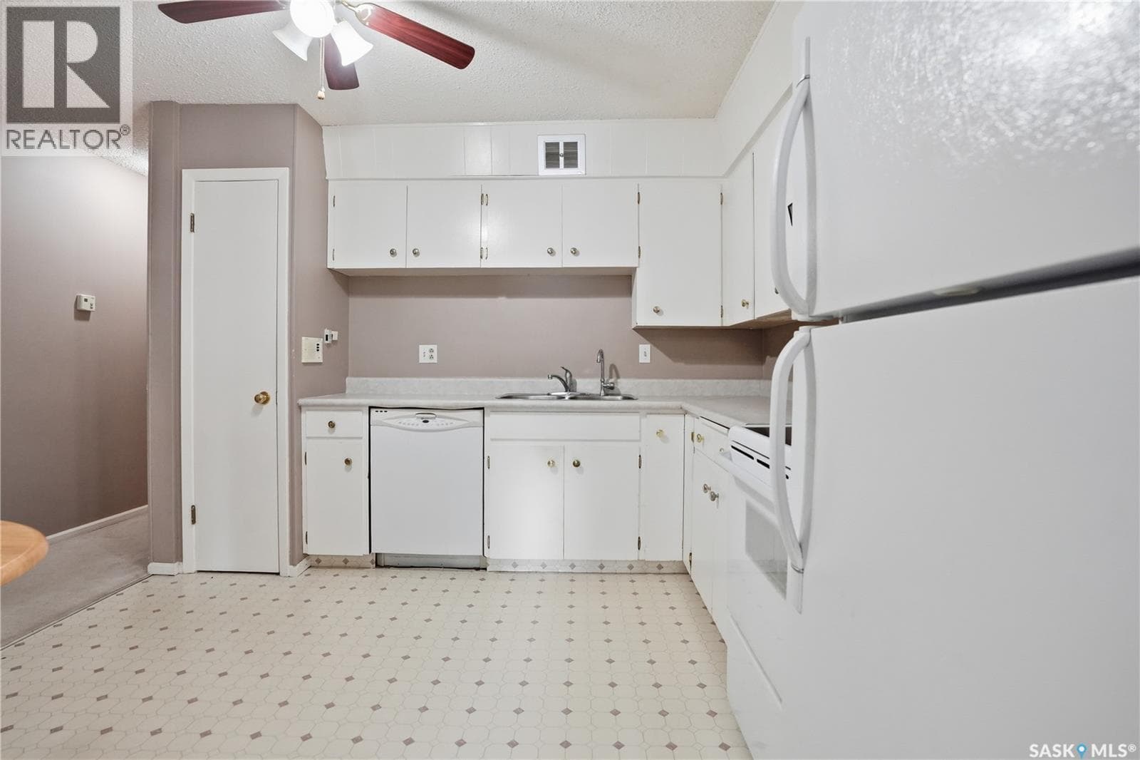 1 4341 Rae STREET photo 5