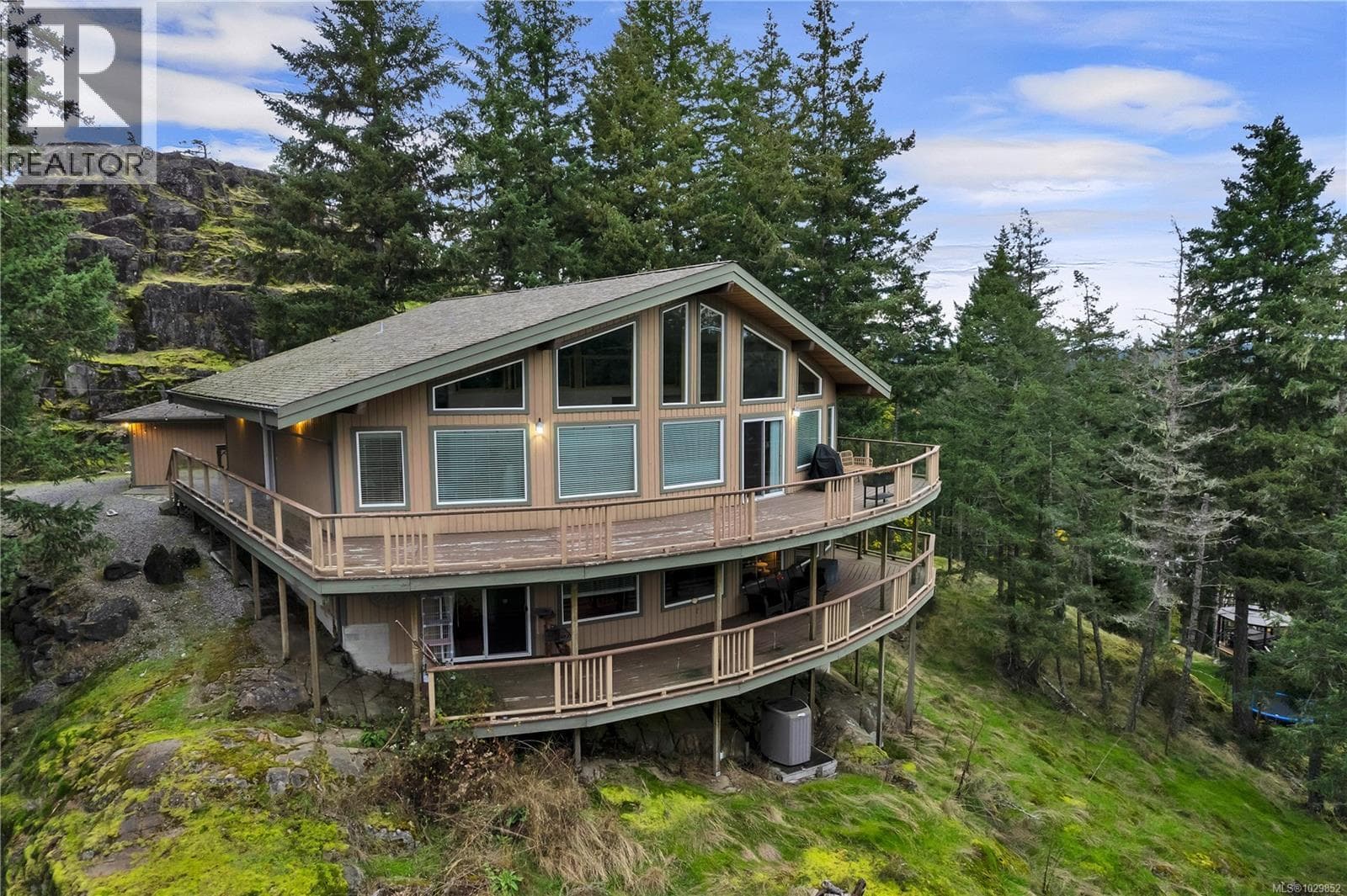 4 bed 3 bath single family at 27A 620 Helanton Rd — $979,000