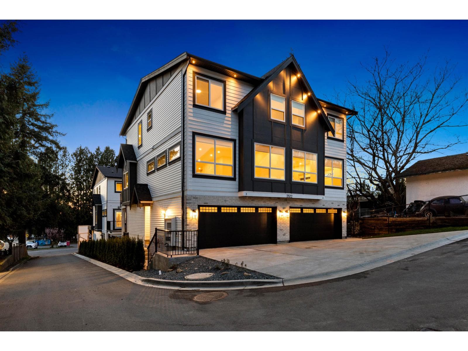 2580 CAMPBELL AVENUE photo 4