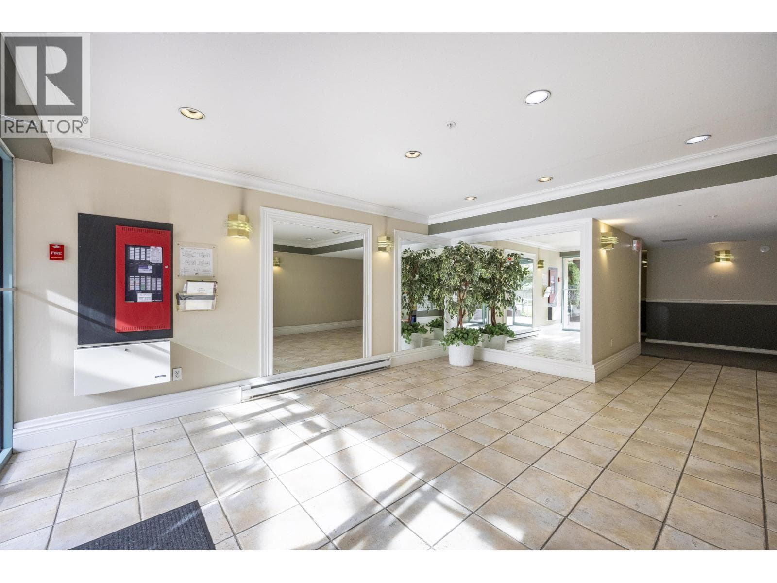 304 1009 HOWAY STREET photo 4