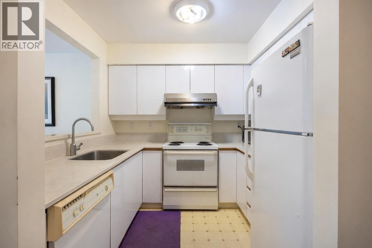 304 1009 HOWAY STREET photo 5