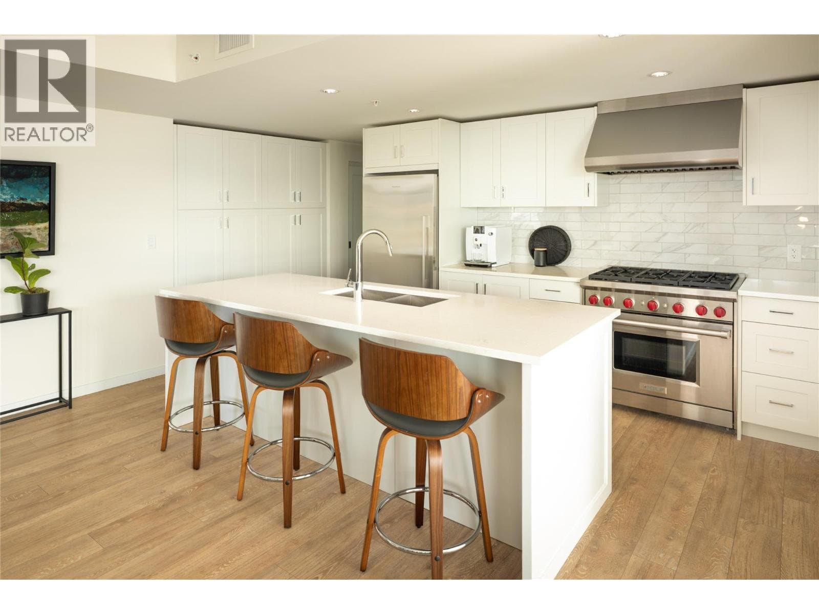 485 Groves Avenue Unit# 805 photo 4