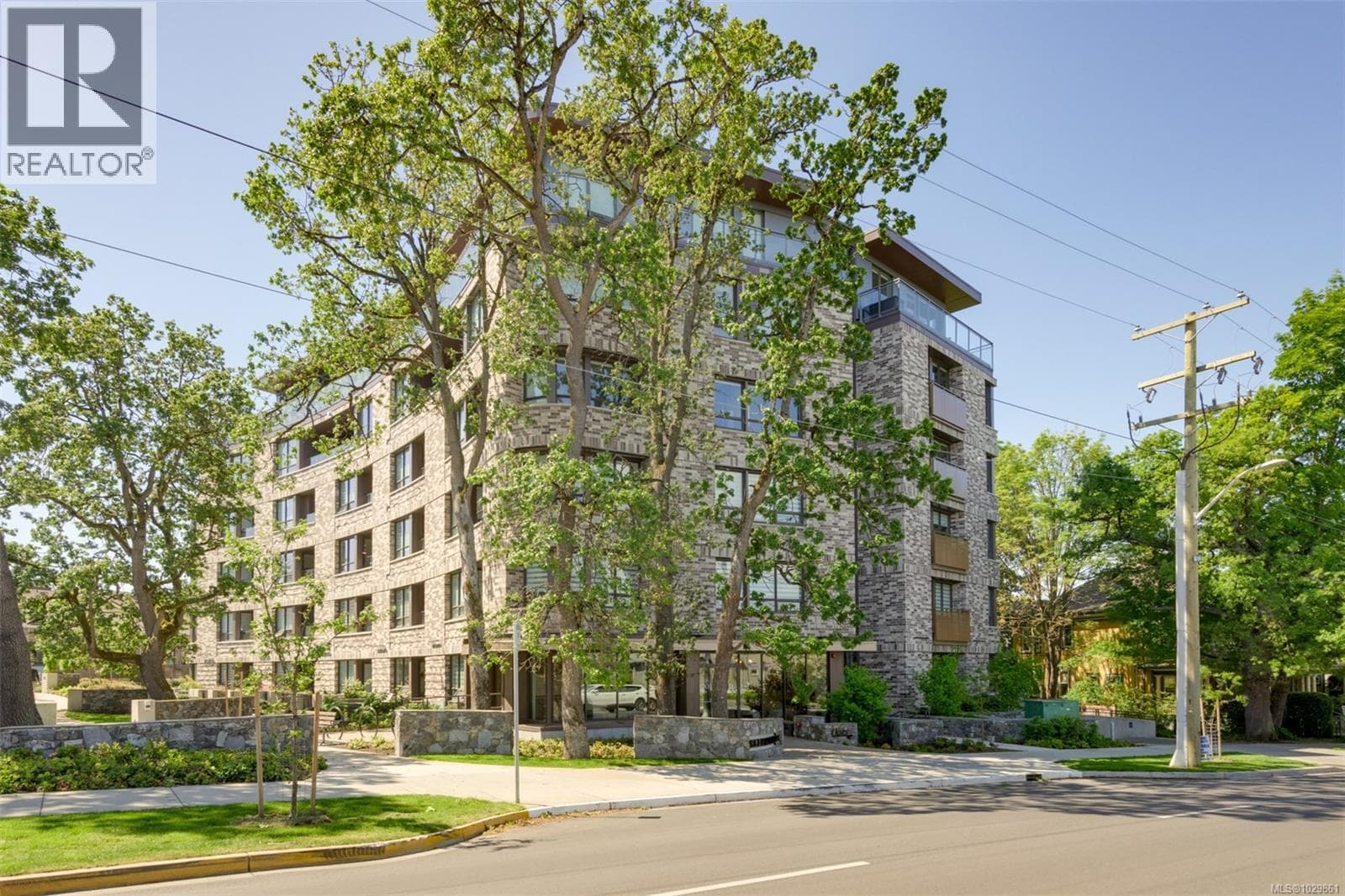 2 bed 2 bath single family at 211 1201 Fort St — $930,000