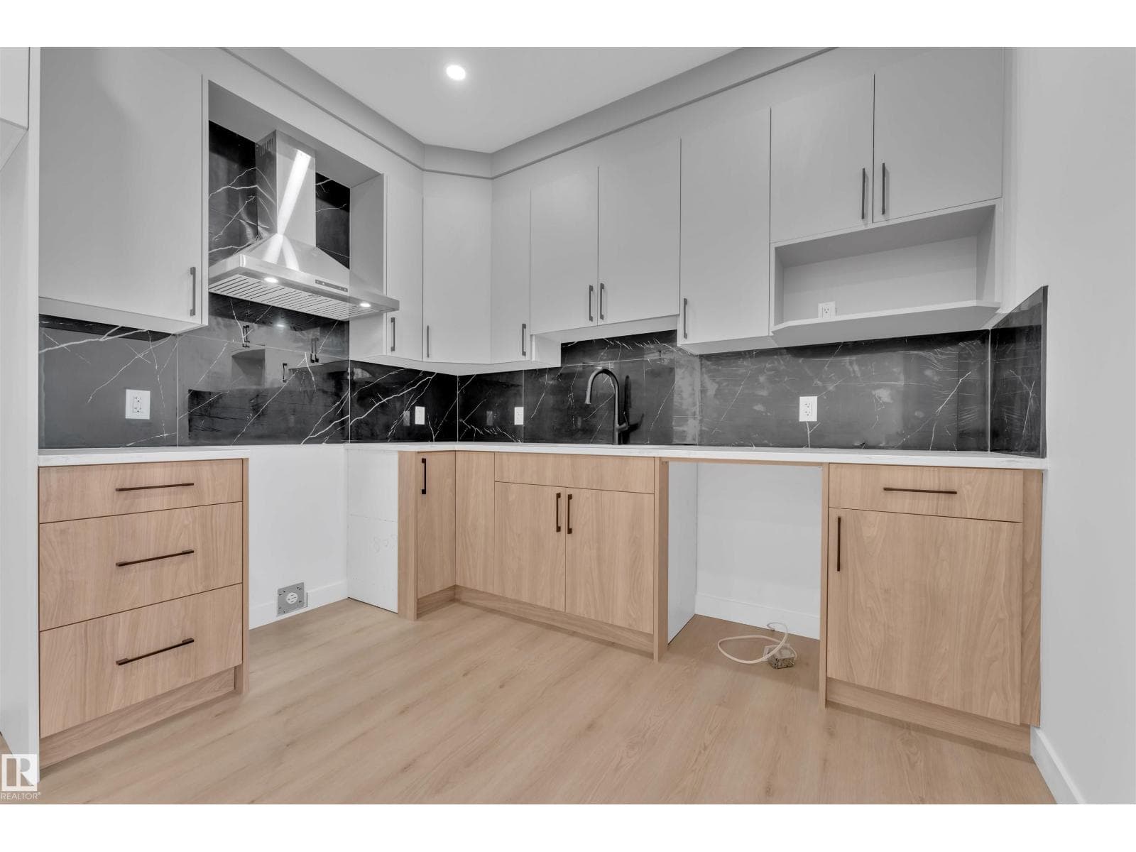 3608 39 AV — photo 3