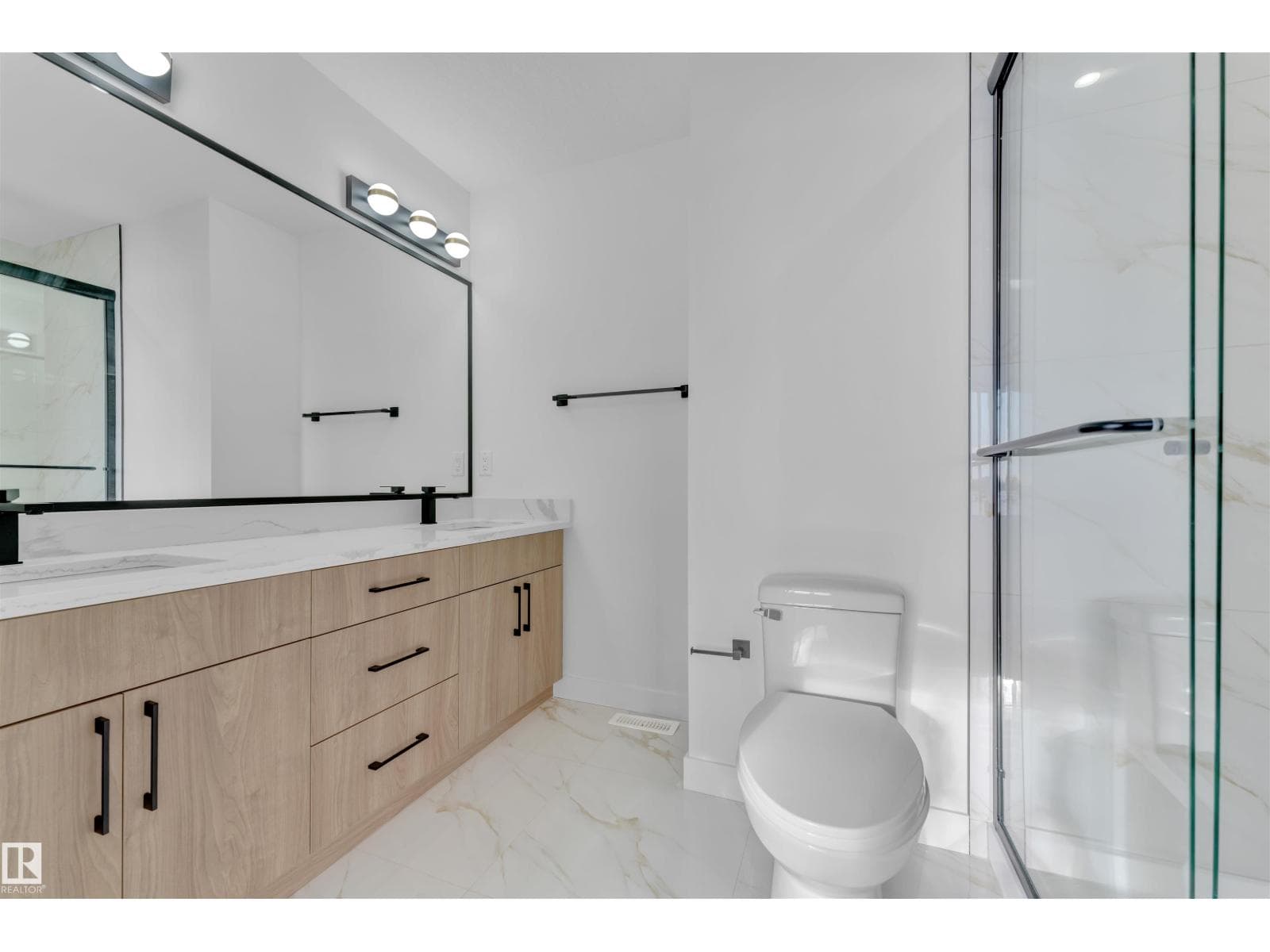 3608 39 AV — photo 5