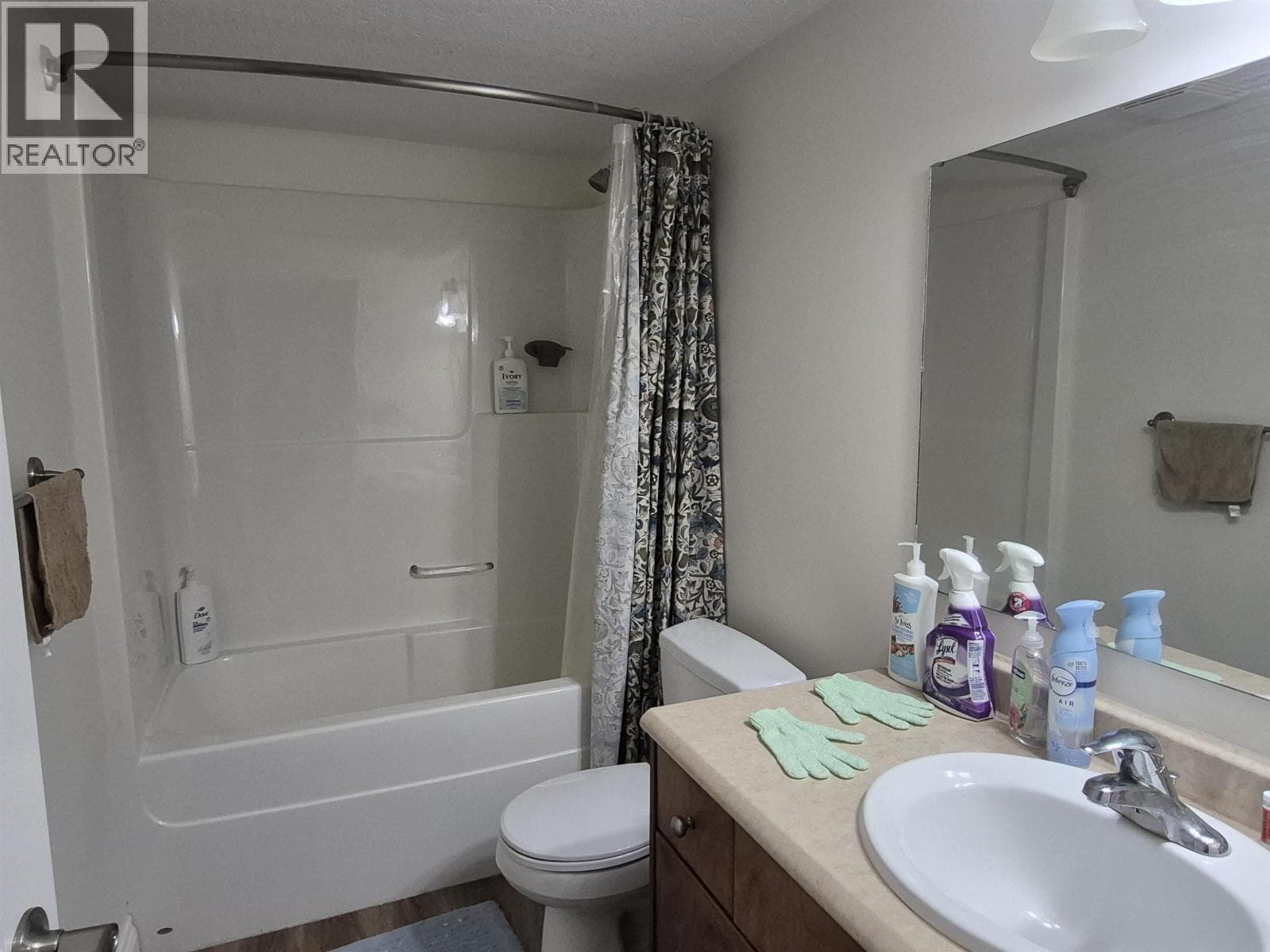 124 4404 5TH AVENUE photo 2