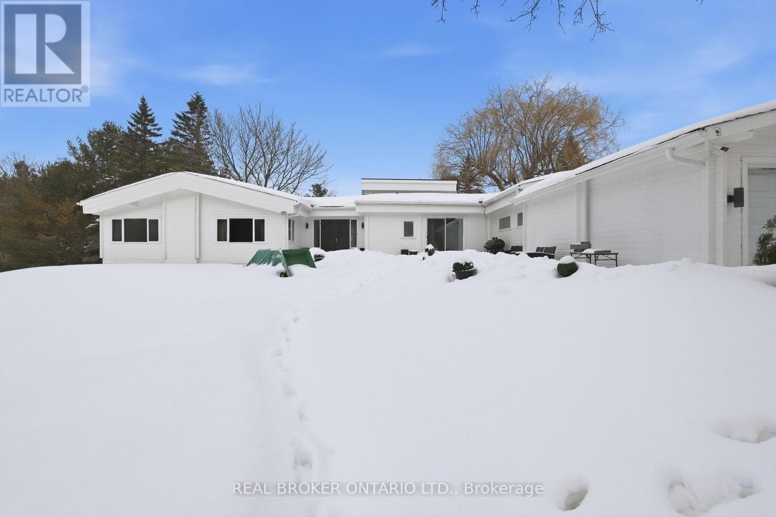 26 ORCHARD COURT photo 4