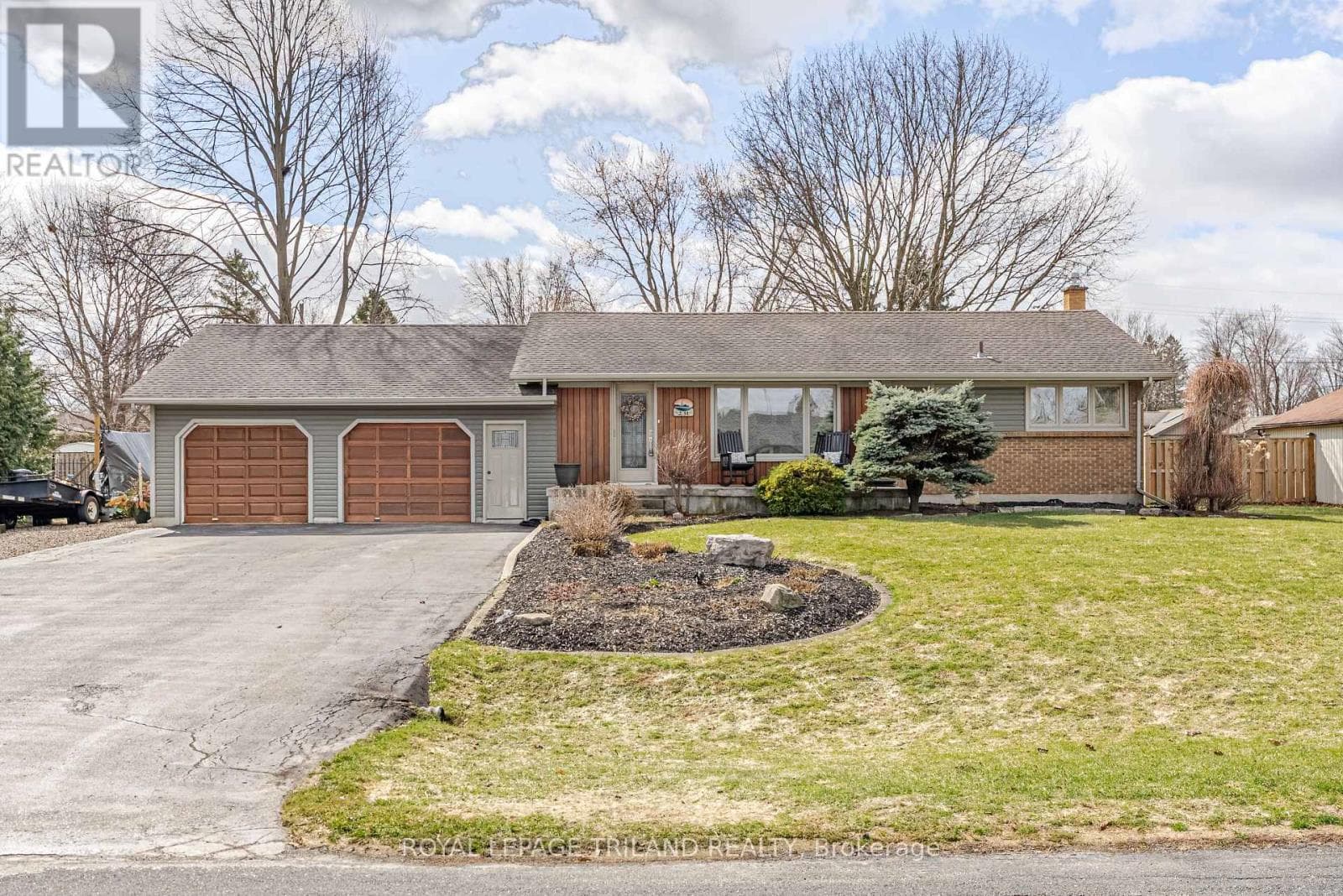 231 THAMES CRESCENT photo 3