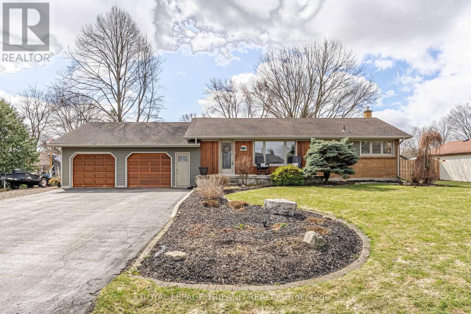 231 THAMES CRESCENT photo 4