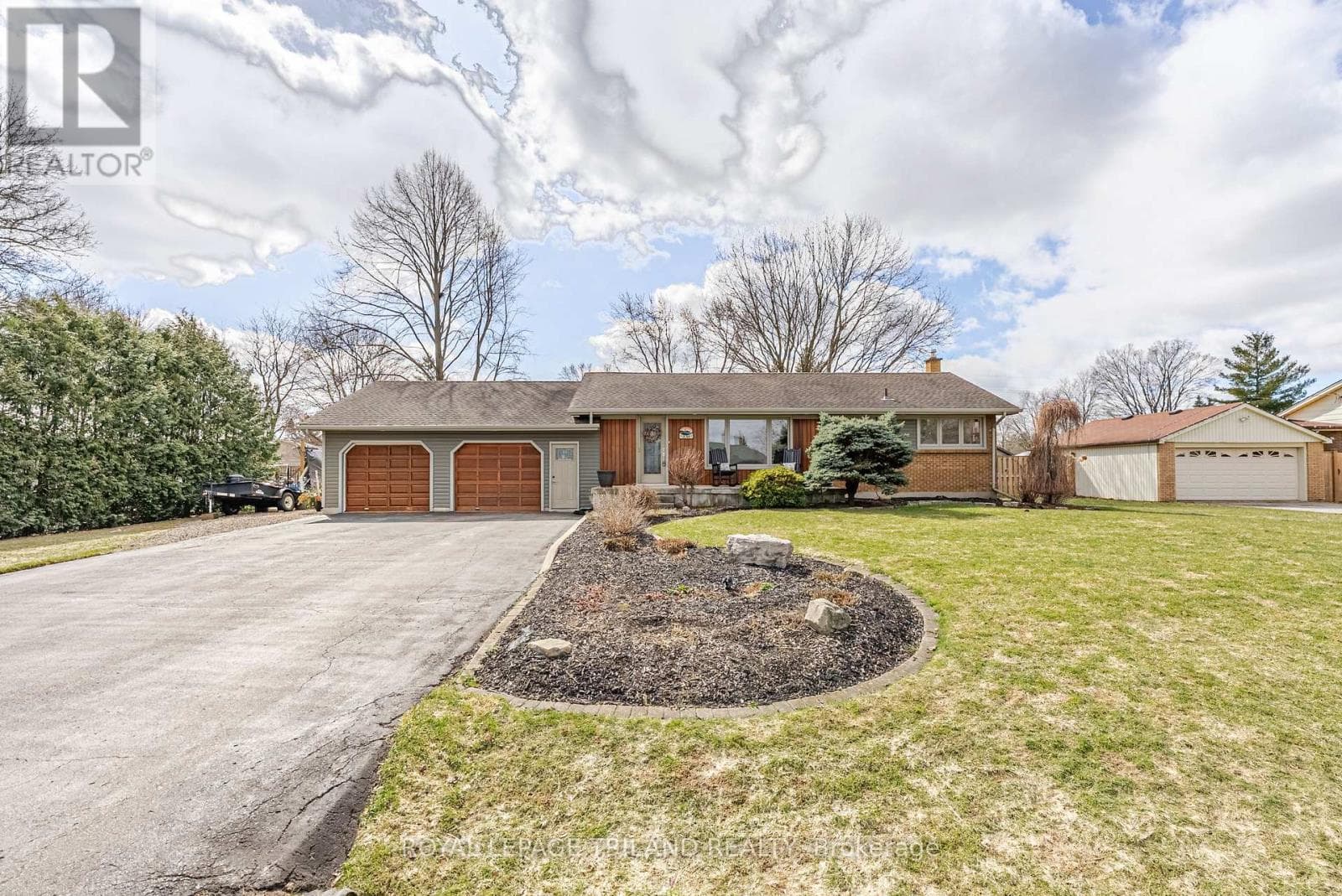 231 THAMES CRESCENT photo 5