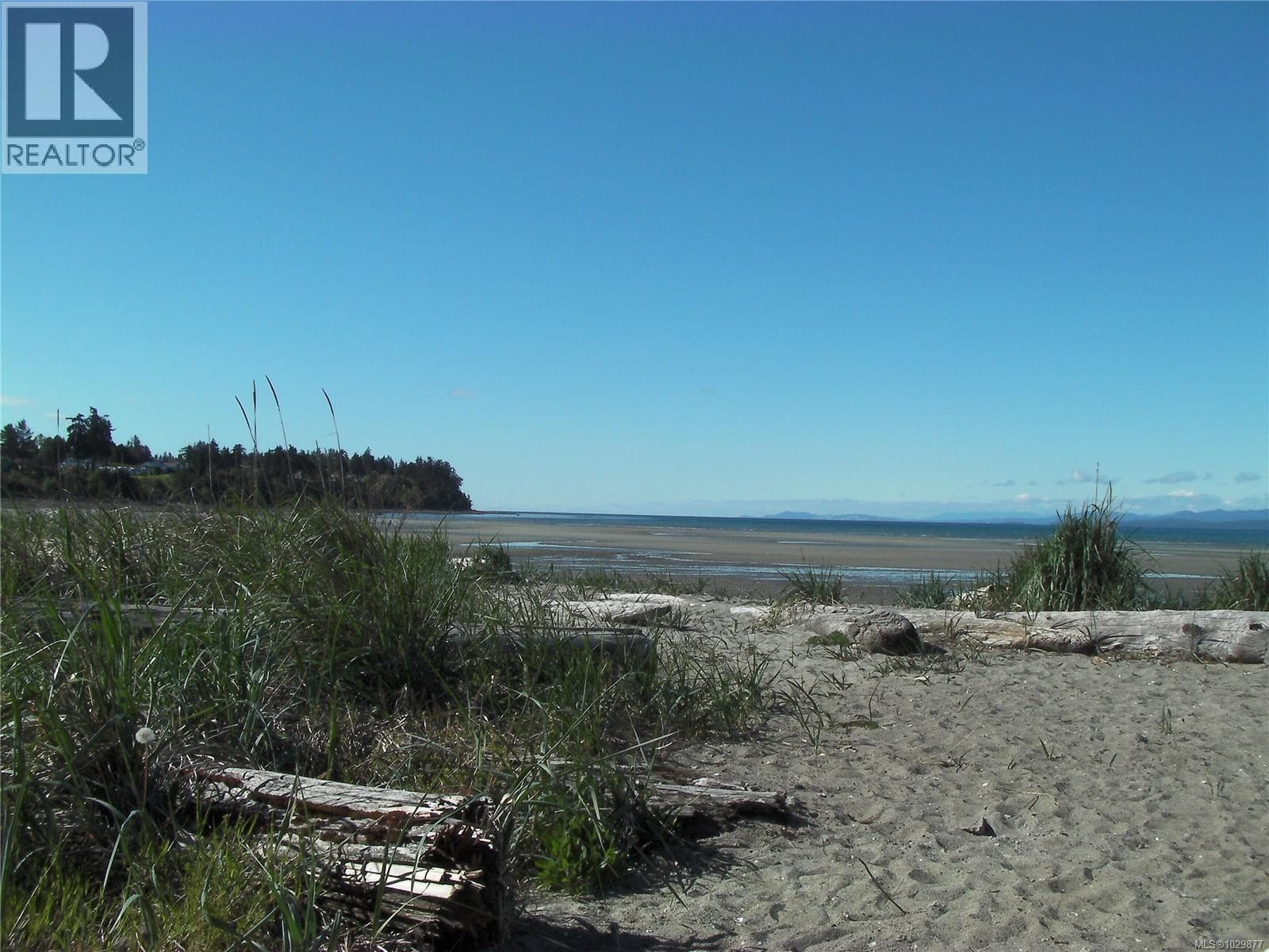 2 bed 3 bath single family at 606/605A 181 Beachside Dr — $209,900