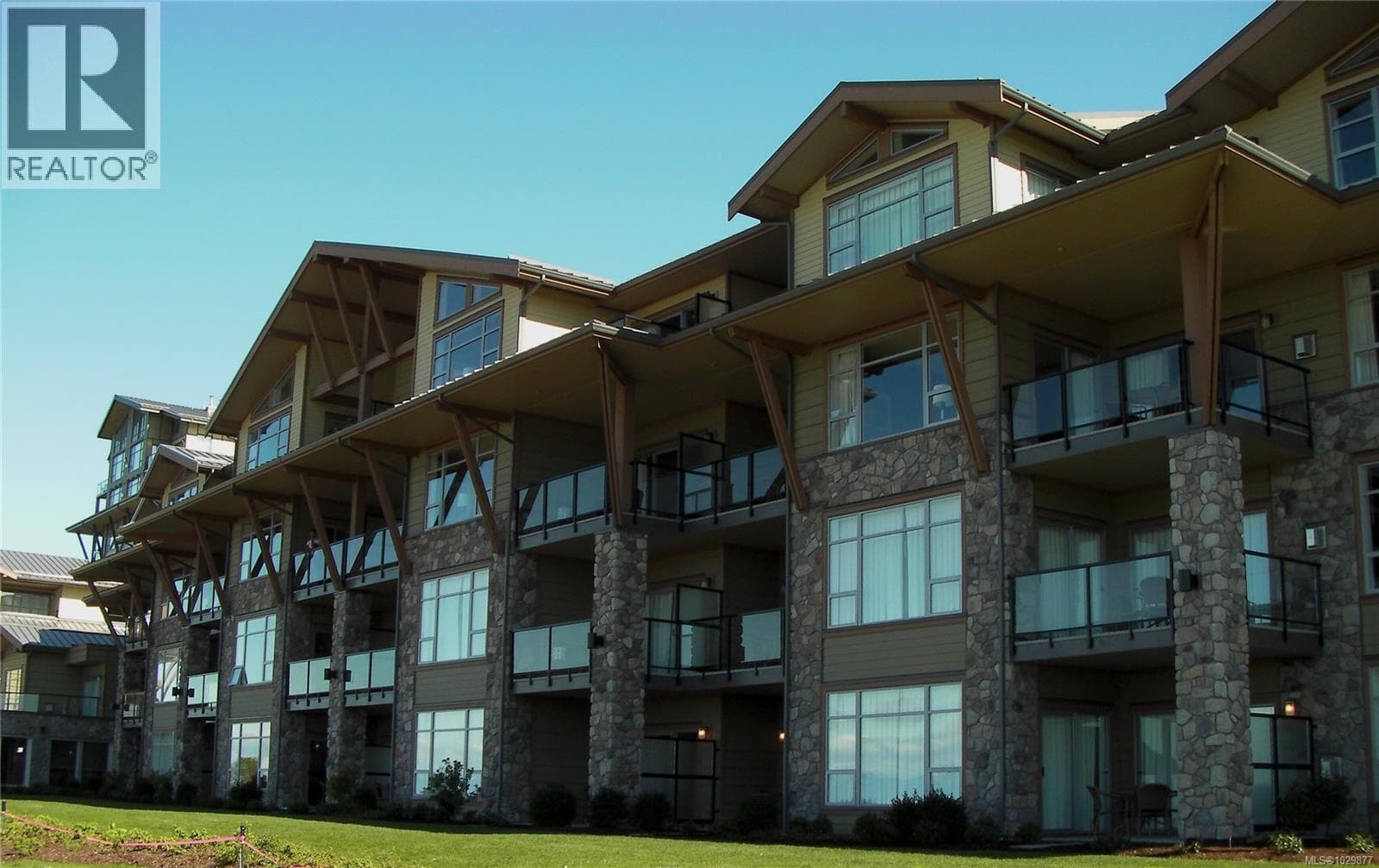 606/605A 181 Beachside Dr photo 4