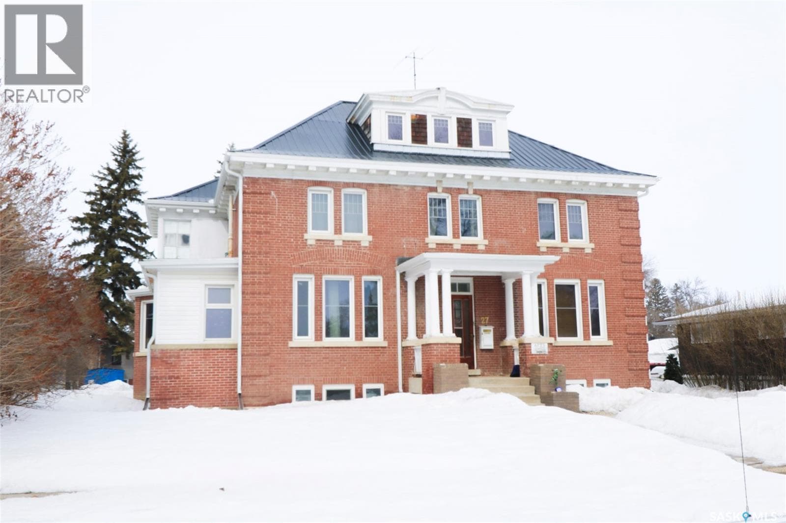27 Dunlop STREET E