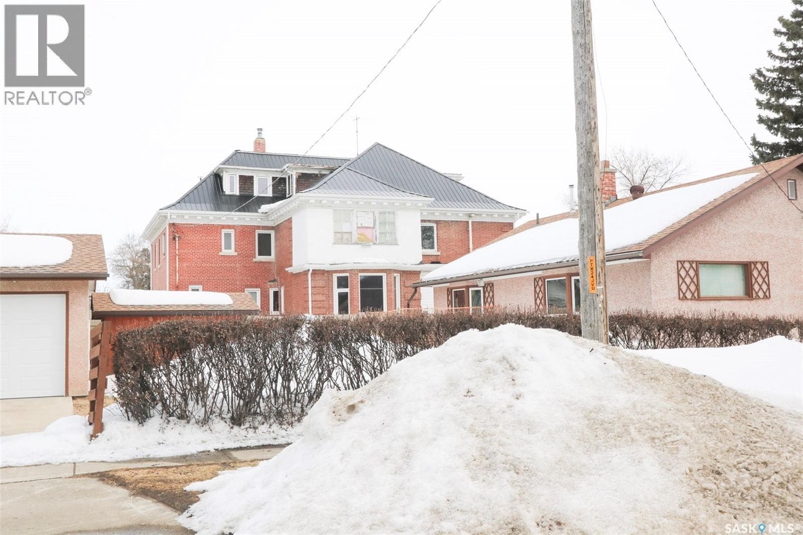 27 Dunlop STREET E — photo 4