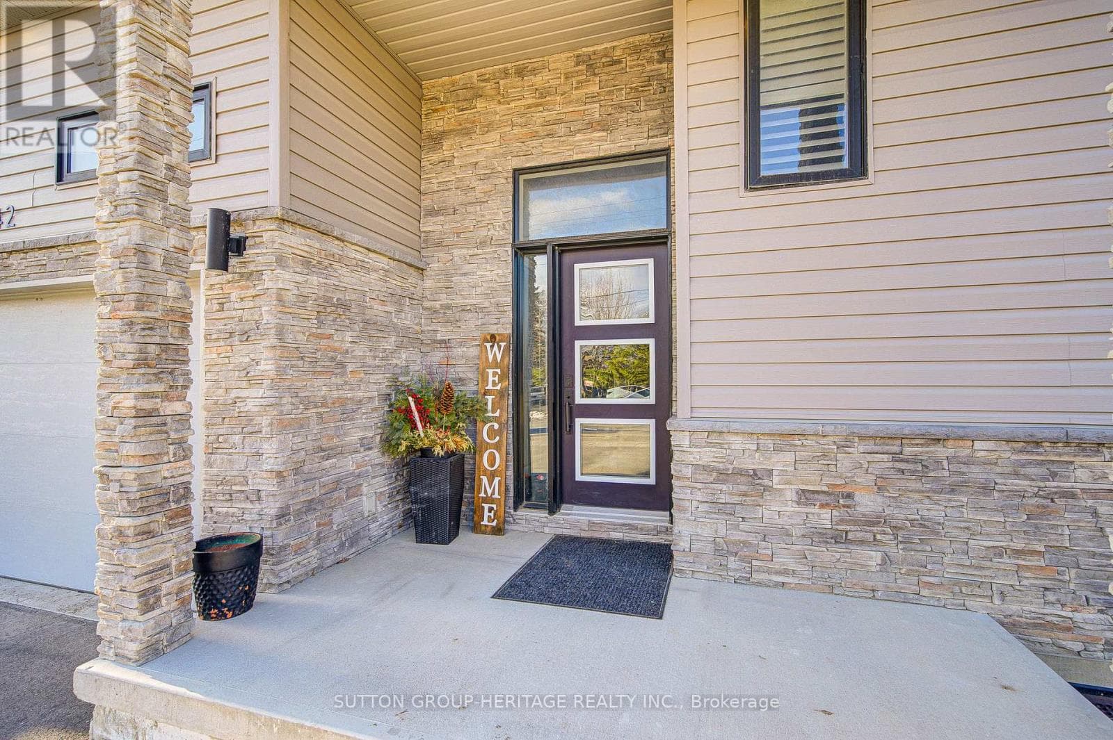 42 MCFARLAND DRIVE photo 2