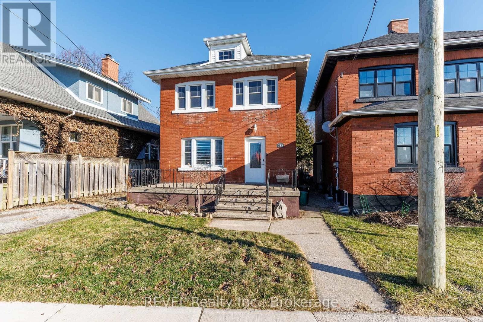212 MAPLE AVENUE photo 2