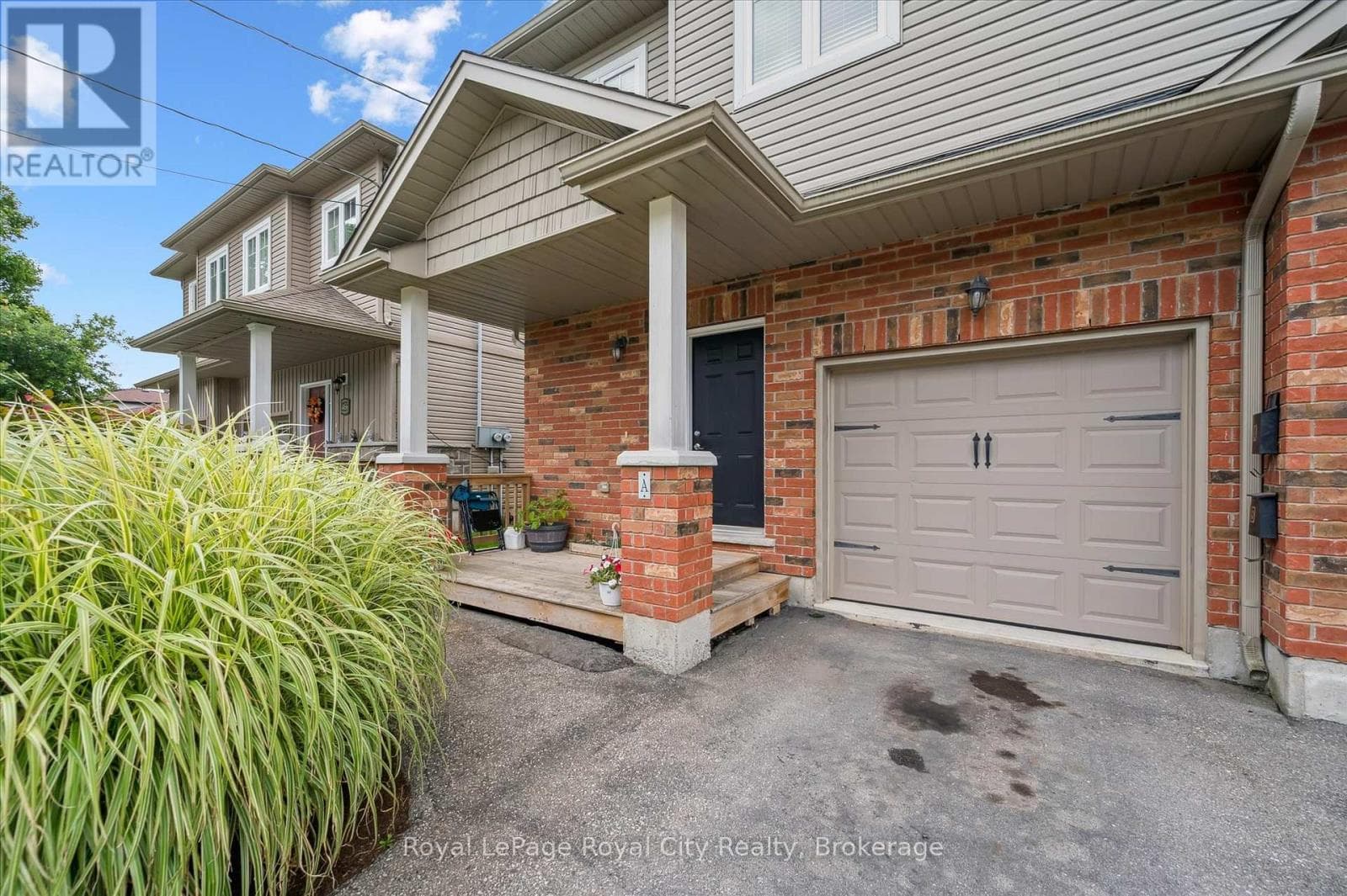 470 ELORA STREET photo 4