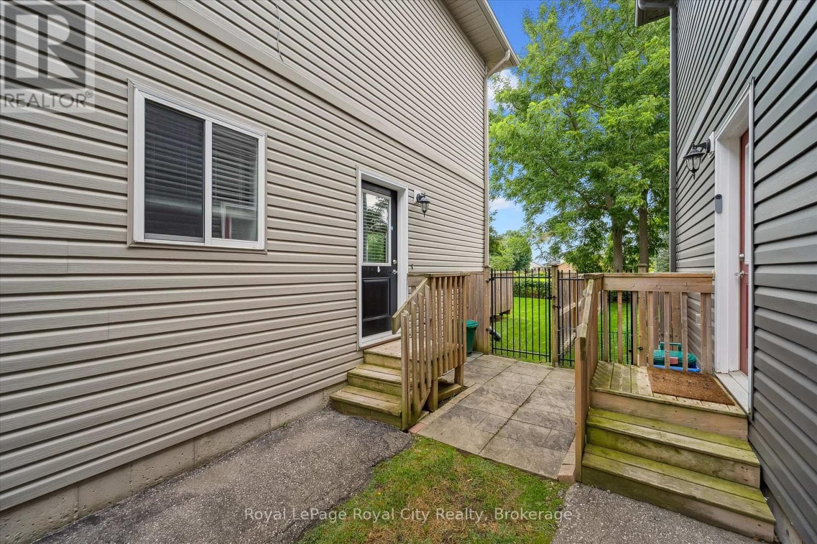 470 ELORA STREET photo 5