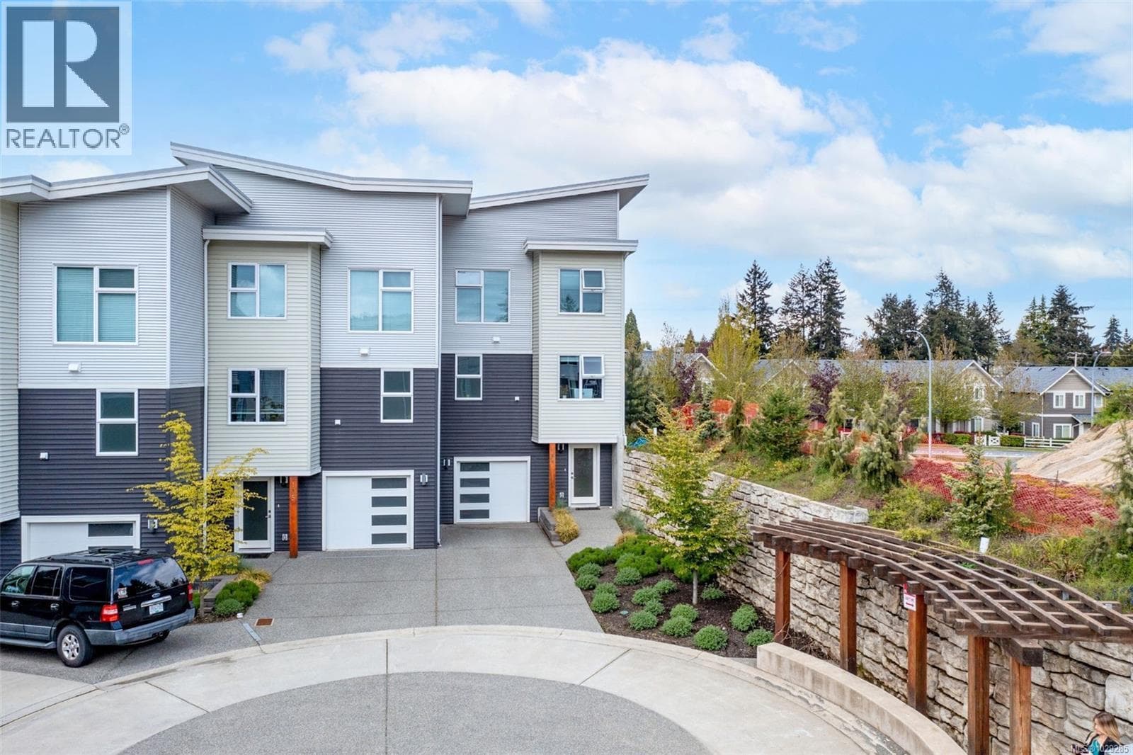 3 bed 3 bath single family at 106 1800 Summerhill Pl — $614,900