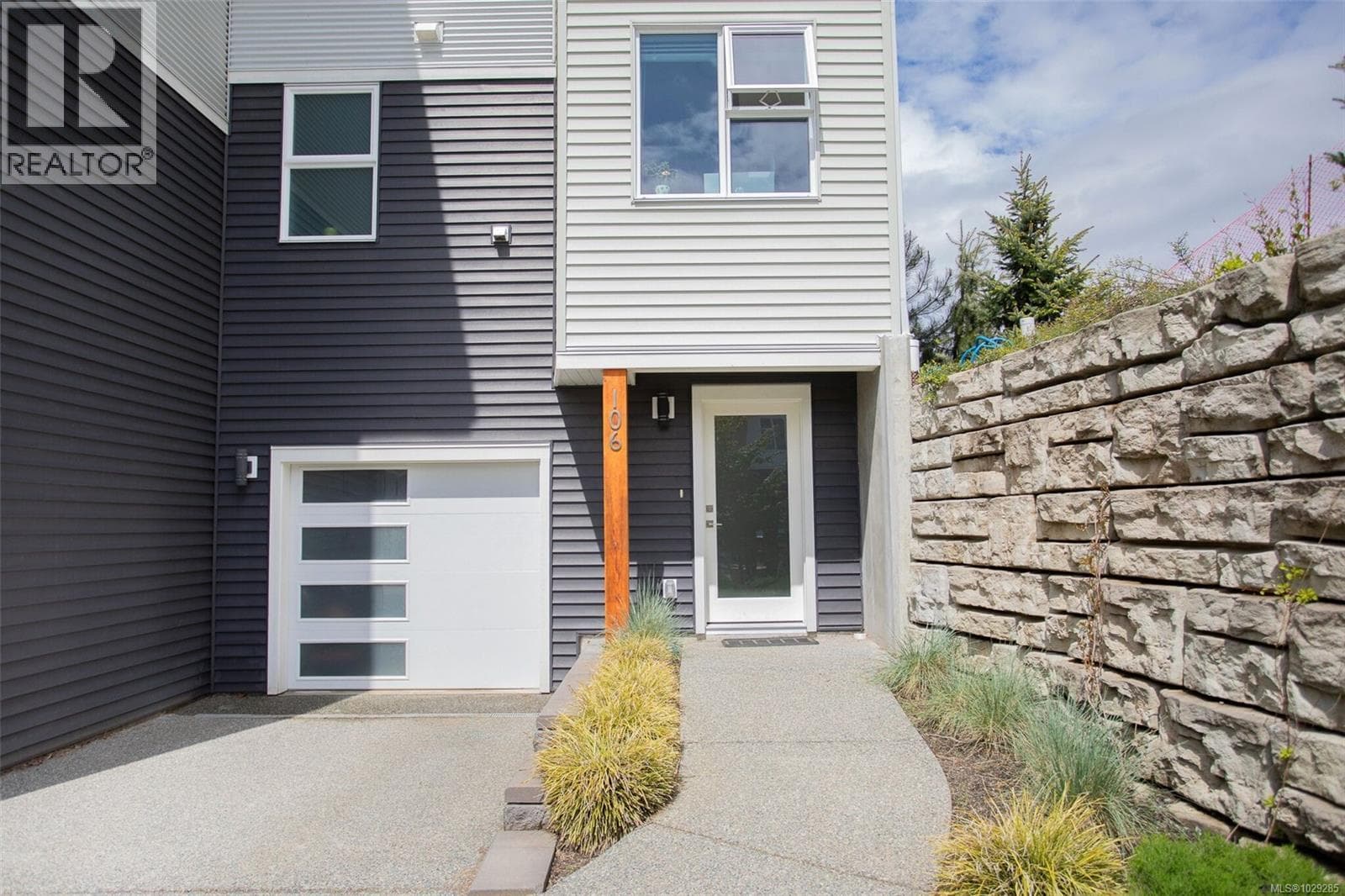 106 1800 Summerhill Pl photo 3