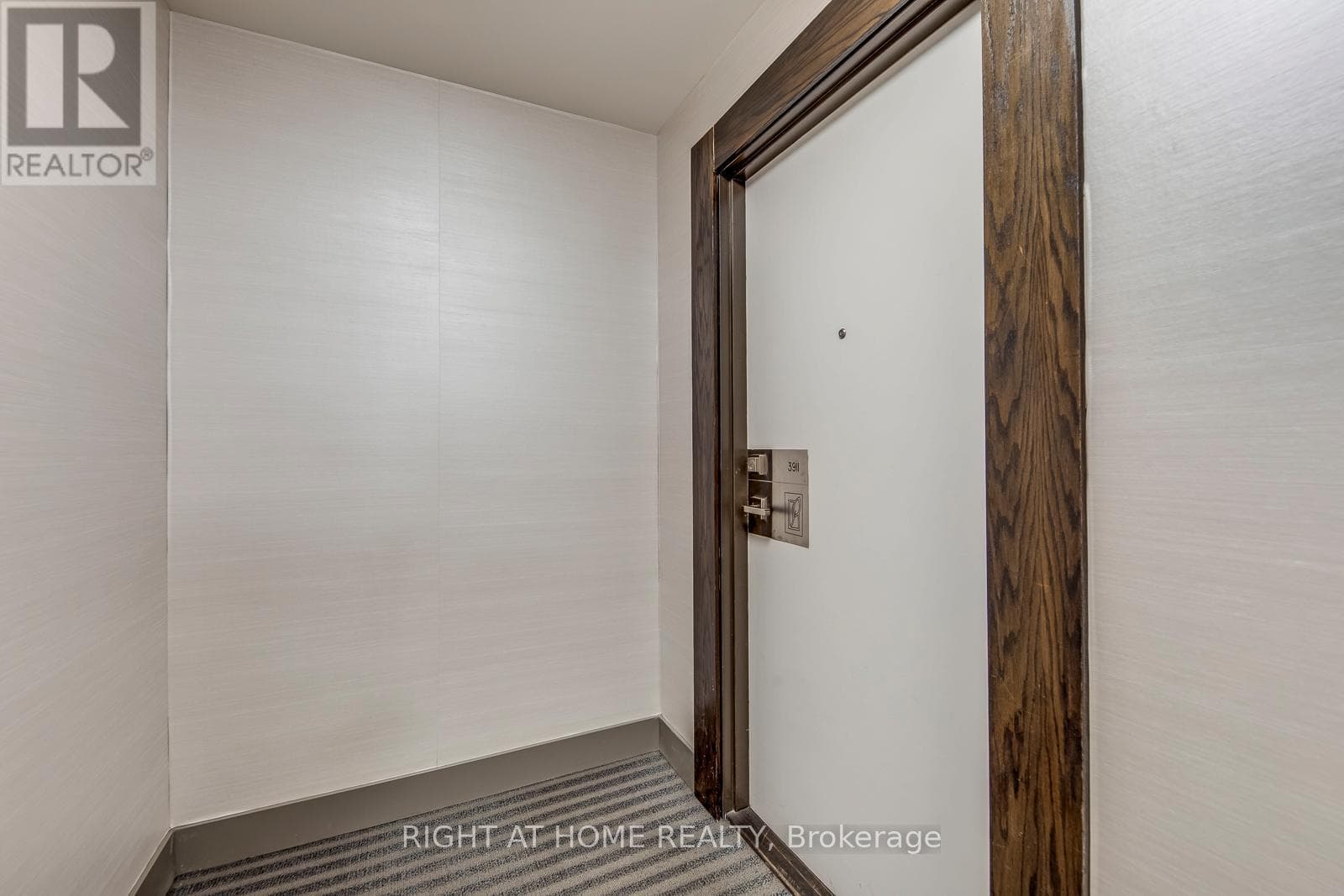 3911 - 4011 BRICKSTONE MEWS photo 5