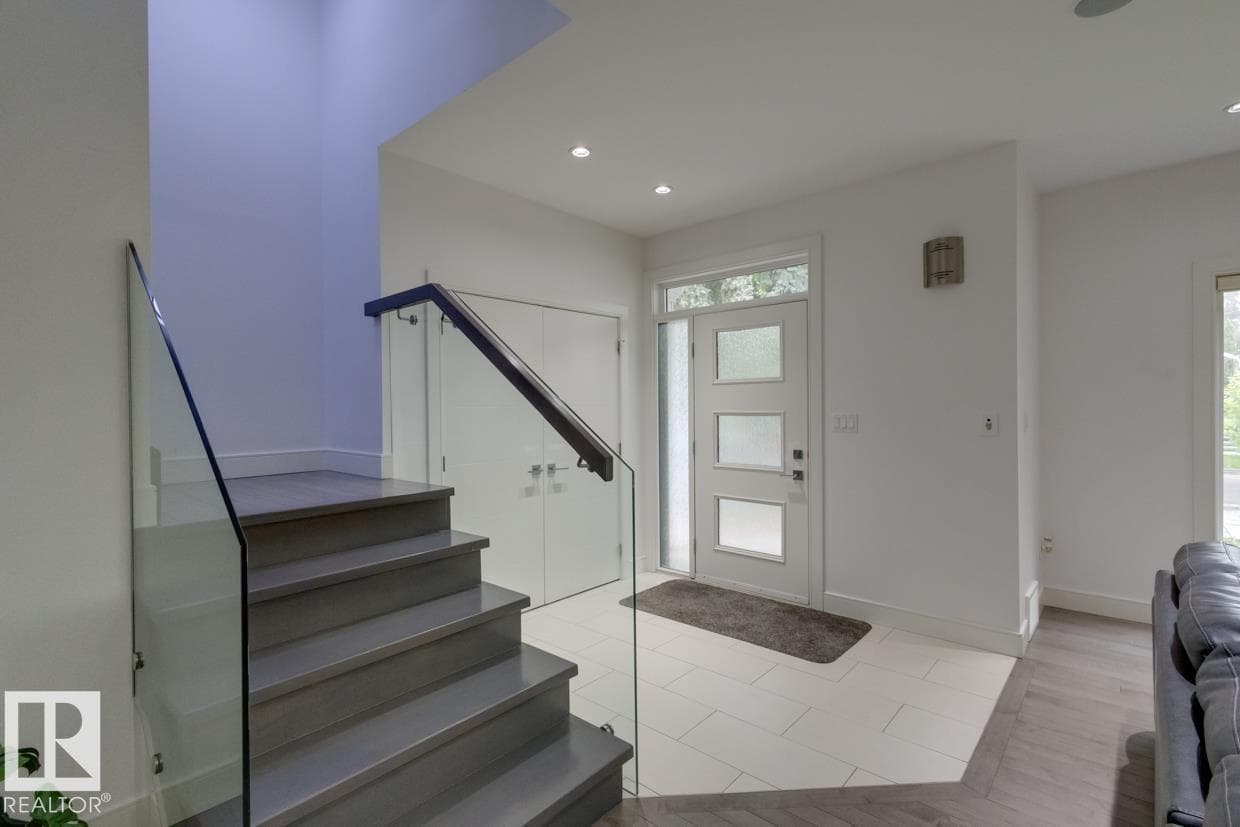 11045 85 AV NW photo 5