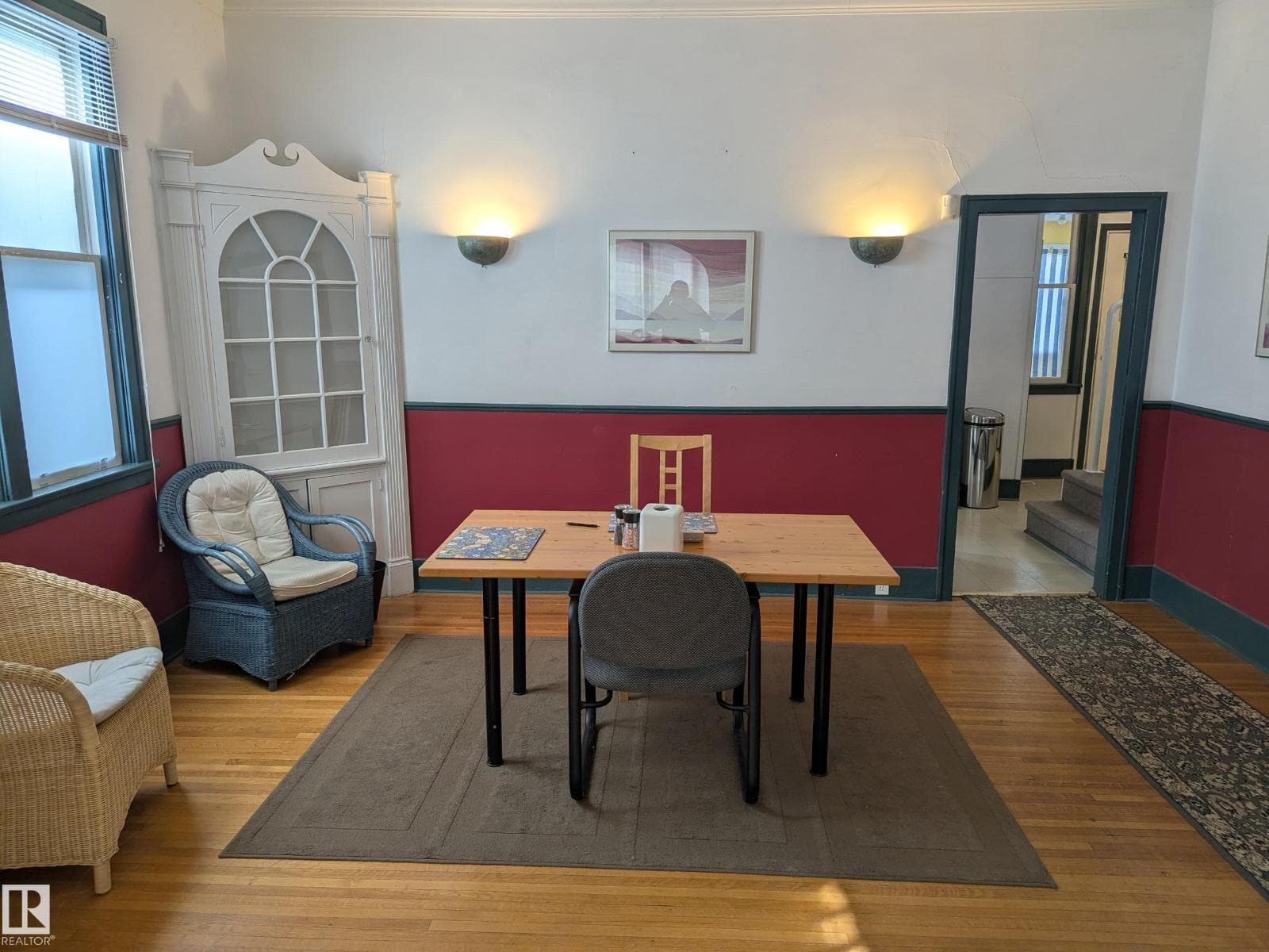 8416 104 ST NW photo 4