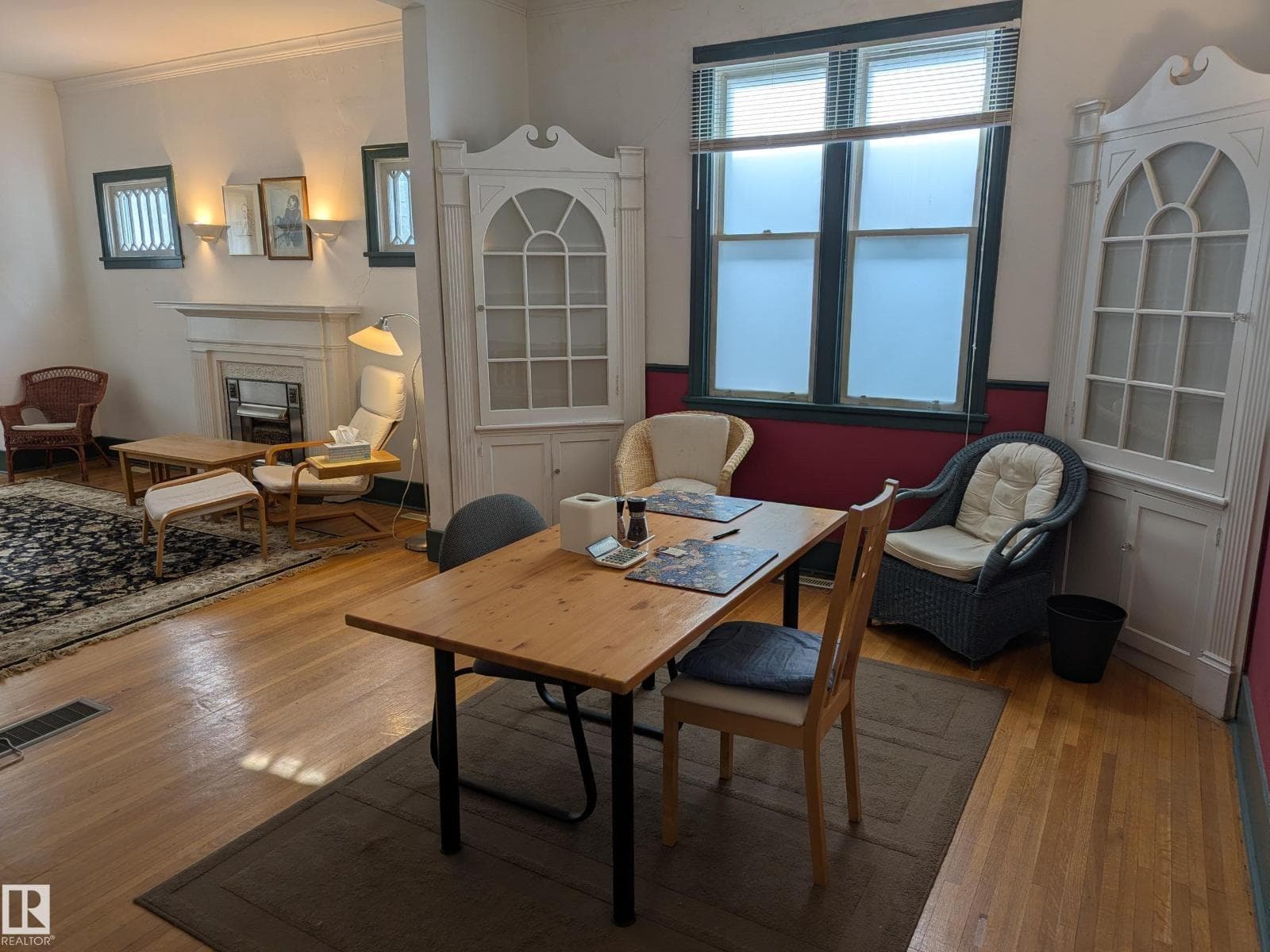 8416 104 ST NW photo 3