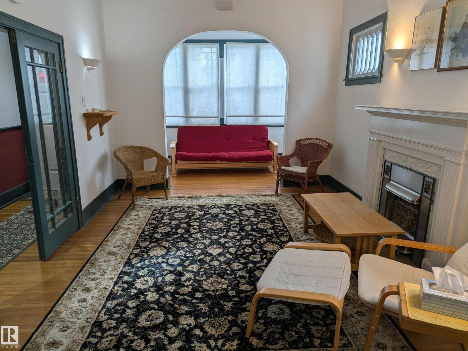 8416 104 ST NW photo 2