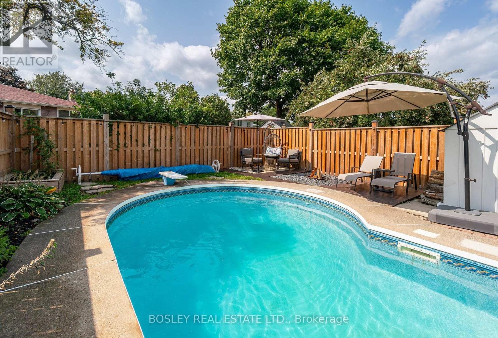 4 bed 2 bath single family at 801 EAGLEMOUNT CRESCENT — $929,000