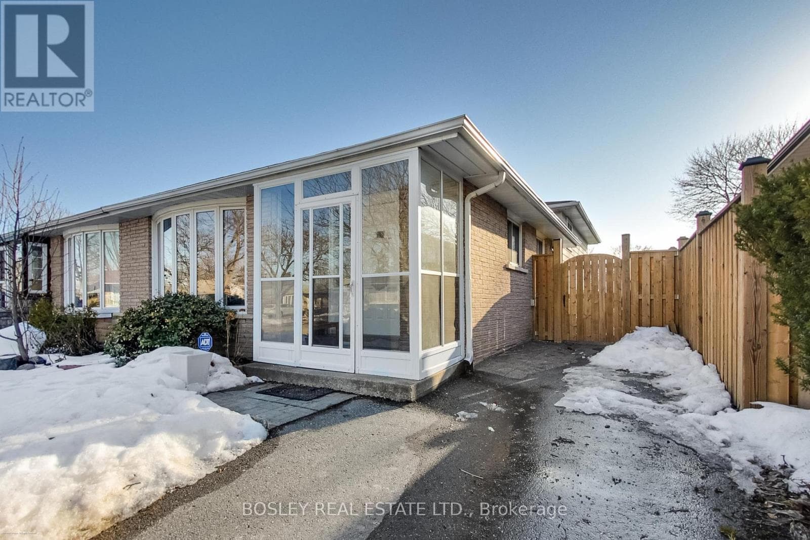 801 EAGLEMOUNT CRESCENT photo 4