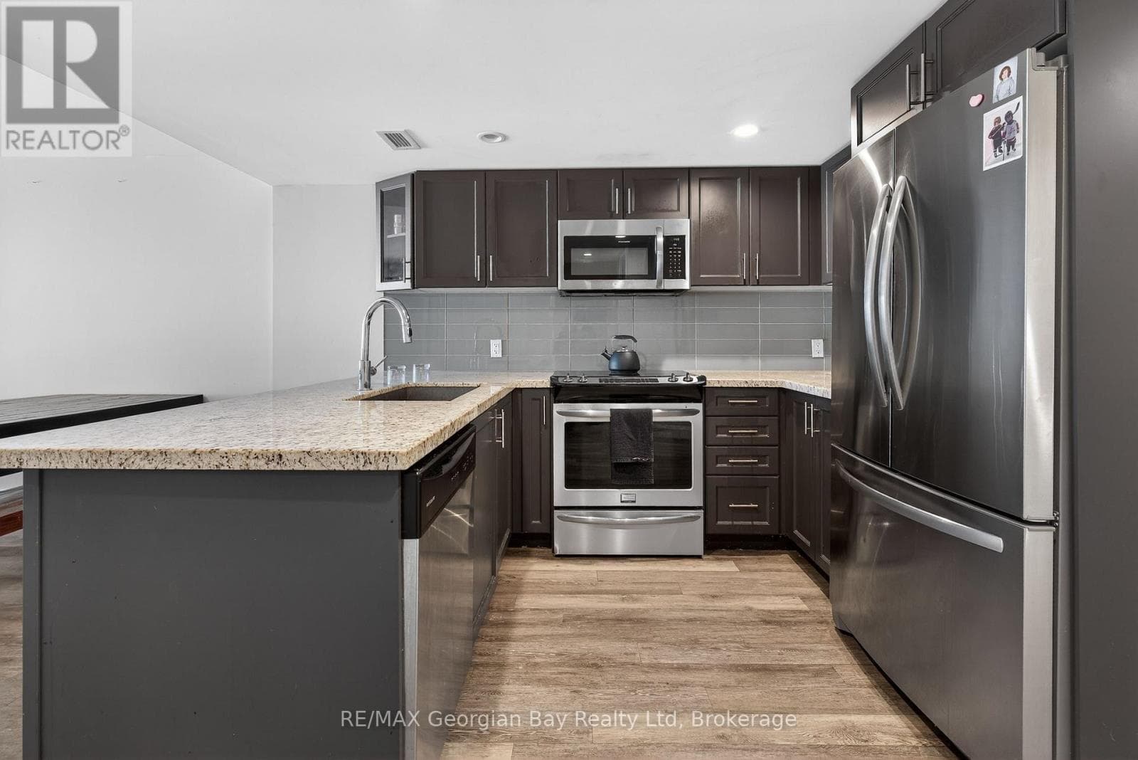 102 - 80 HORSESHOE BOULEVARD photo 3