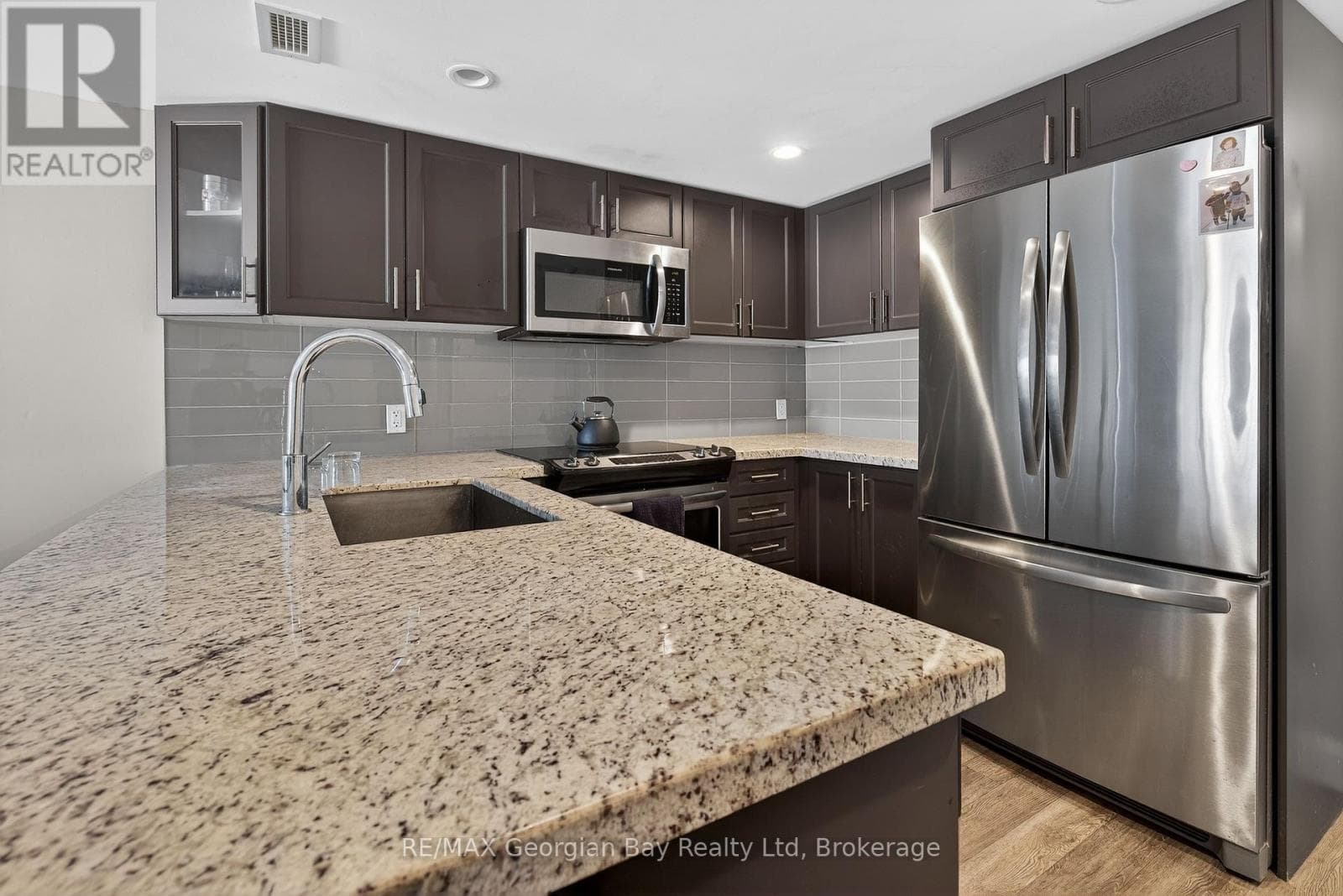 102 - 80 HORSESHOE BOULEVARD photo 4