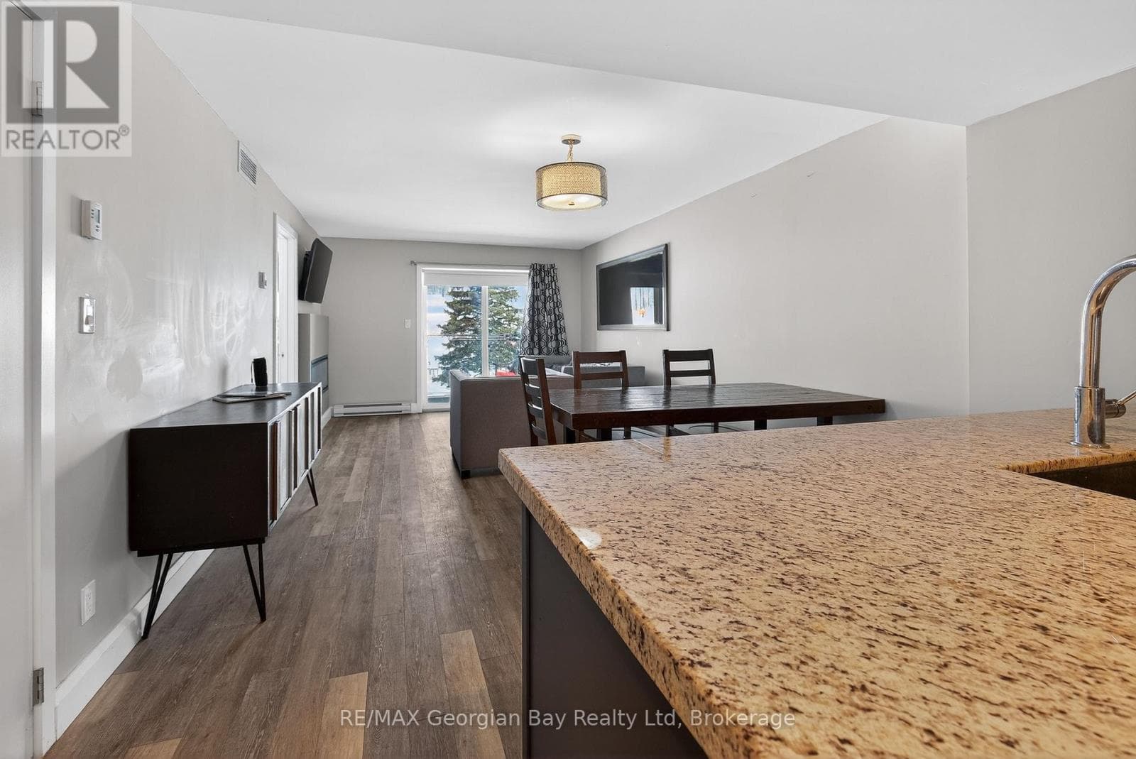 102 - 80 HORSESHOE BOULEVARD photo 5