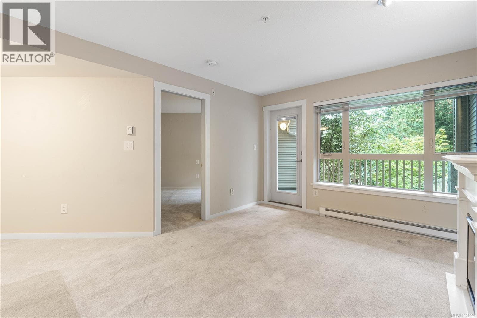 202 5670 Edgewater Lane photo 4
