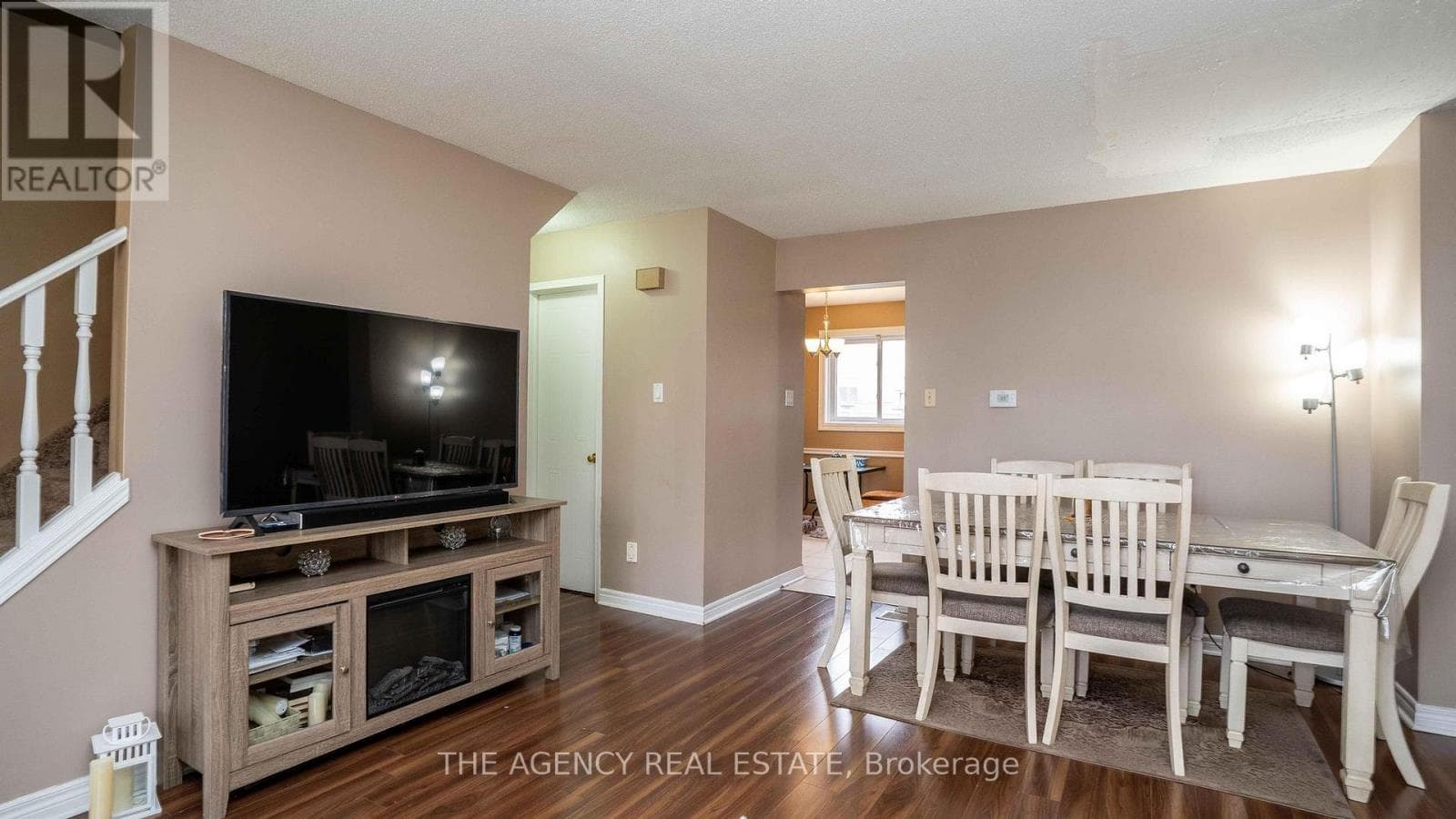 40 - 1095 JALNA BOULEVARD photo 5