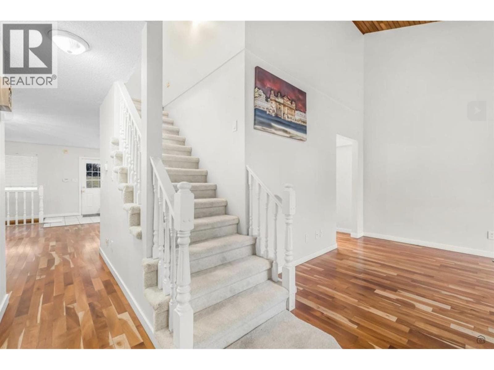 7996 PRINCE EDWARD STREET photo 2