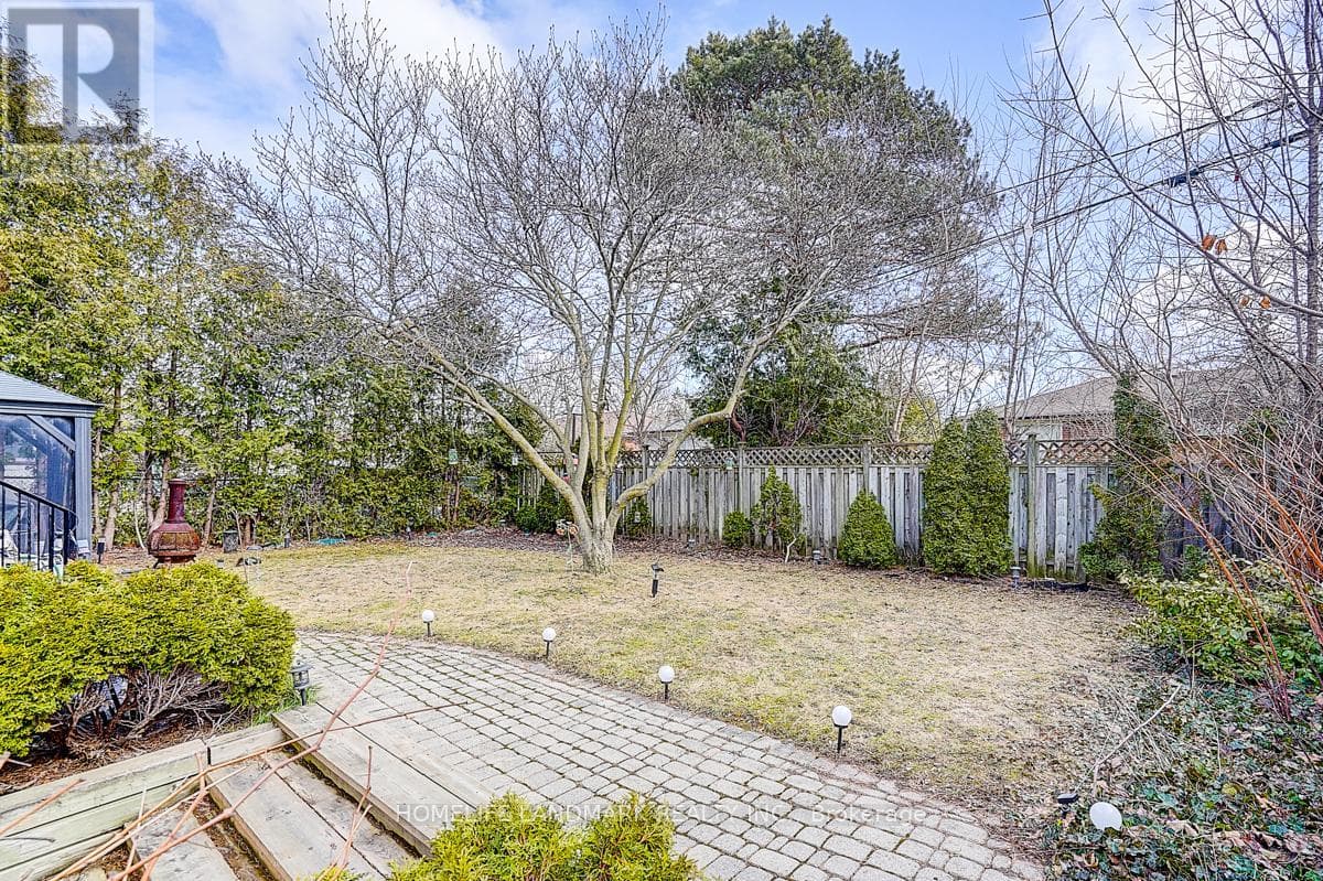 17 AVERILL CRESCENT photo 3