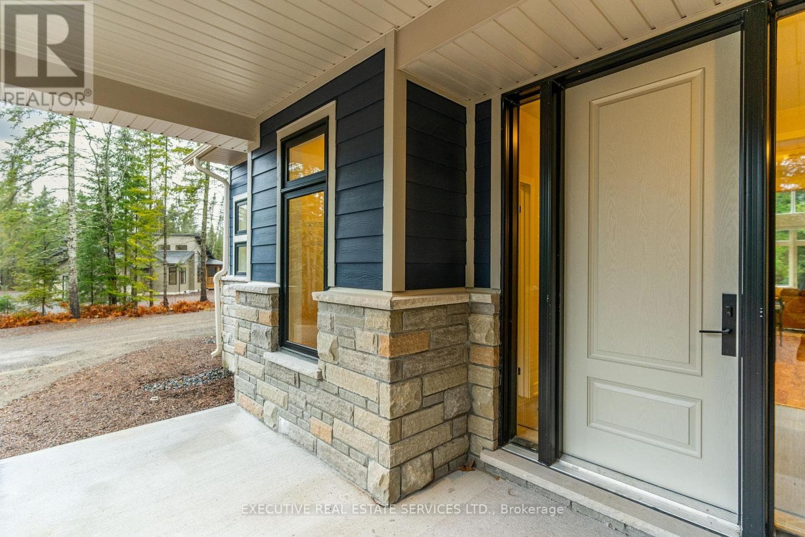 1049 GREENSVIEW DRIVE photo 2