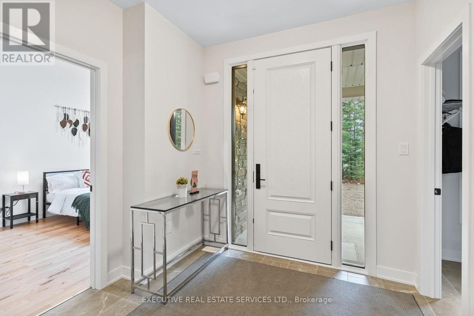 1049 GREENSVIEW DRIVE photo 4